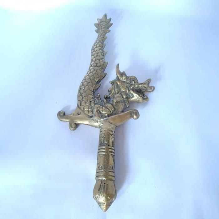 Koleksi Antik Pusaka Patung Naga Raja Kuningan