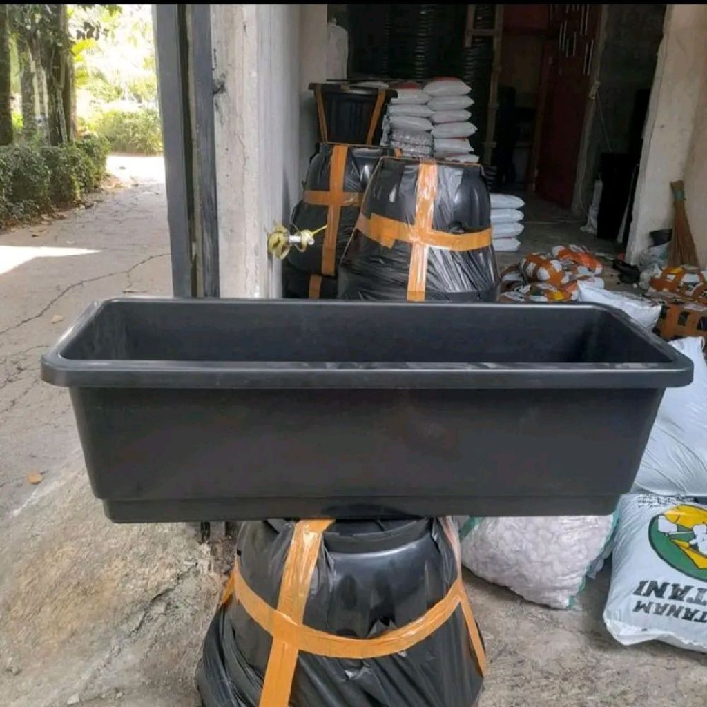 Pot Panjang 90cm Merk SGP Grace // Pot Plastik minimalis 90cm Hitam // Pot Panjang Hitam