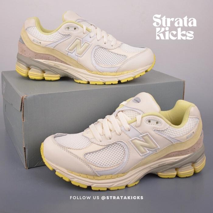 AURALEE x NB Balance 2002R “White” M2002RA1 (Size 36–45)