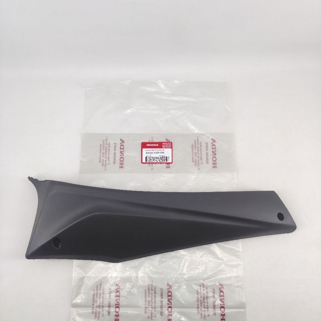 Cover Dek Footrest Lantai Bawah Kanan Honda Vario 110 Karbu - Vario 110 CW ( 2006 - 2014 ) Original 