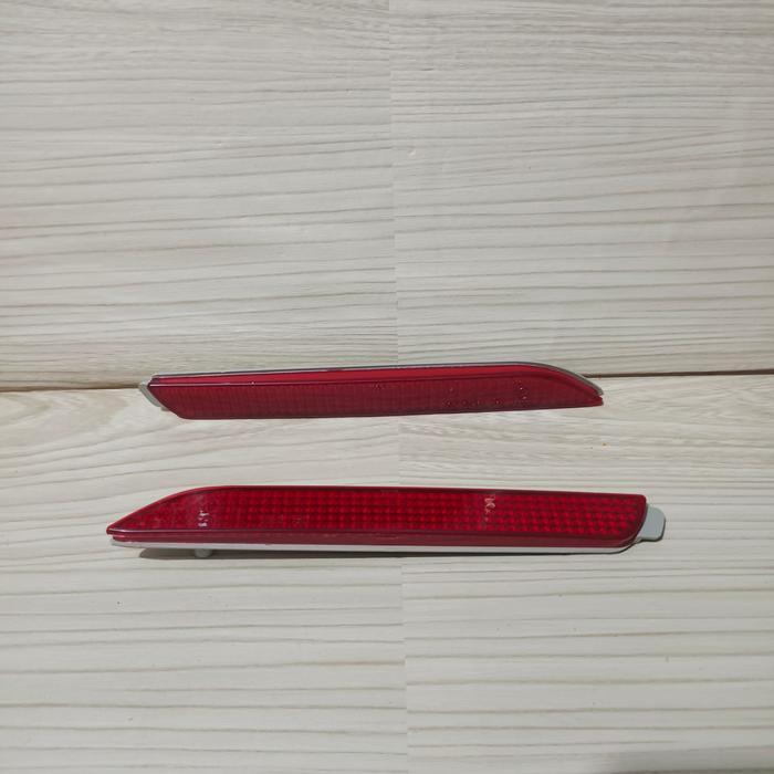 REFLEKTOR BUMPER BELAKANG MATA KUCING KIJANG INNOVA FURTUNER HILUX CAMRY 2005-2015 ORI - Kanan (RH)