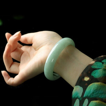 Gelang giok hijau muda gelang giok Burma yang lembut seperti es gelang giok wanita hijau tua giok hi