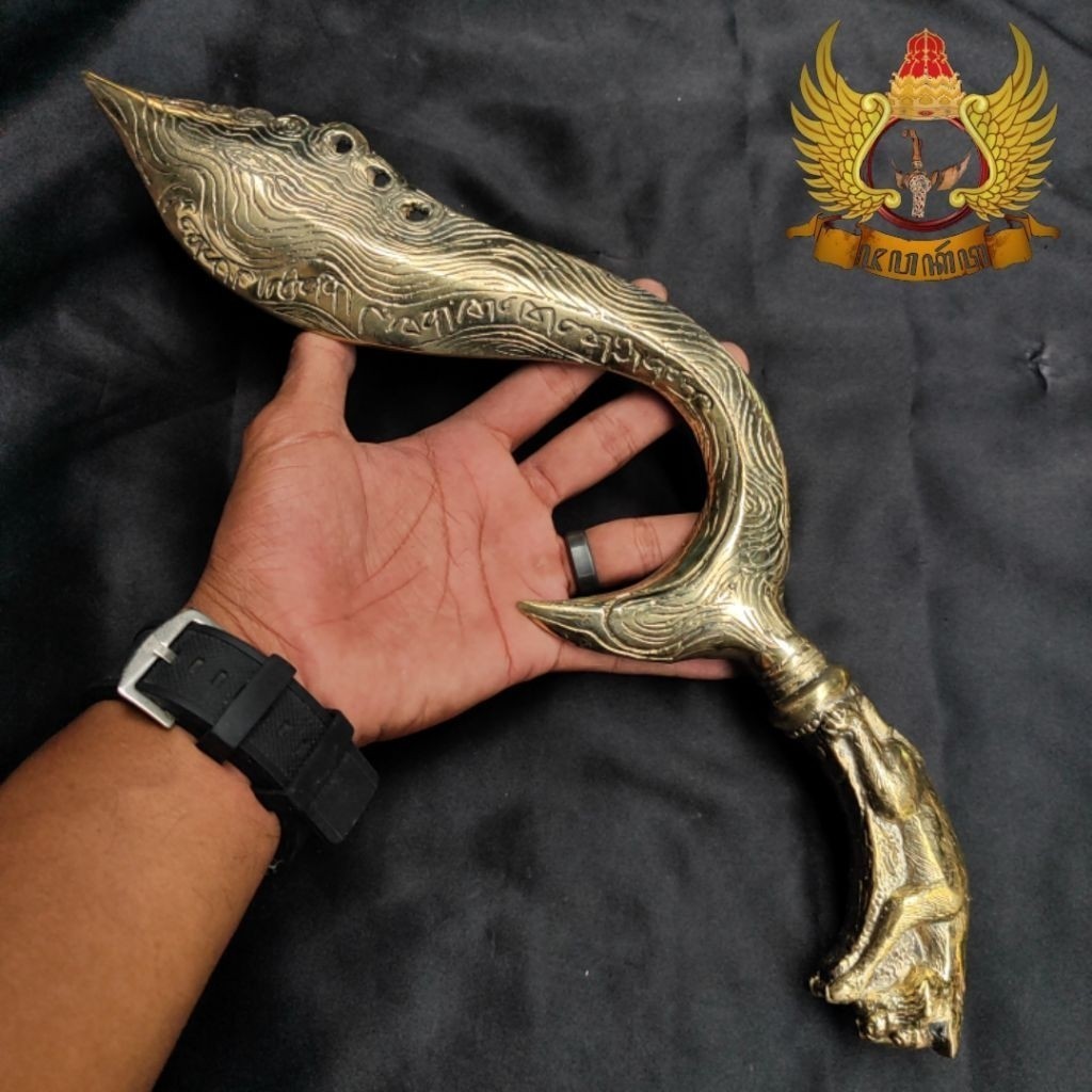 Pajangan Kjang Maung Bodas Bahan Kuningan Warna Kuning Emas