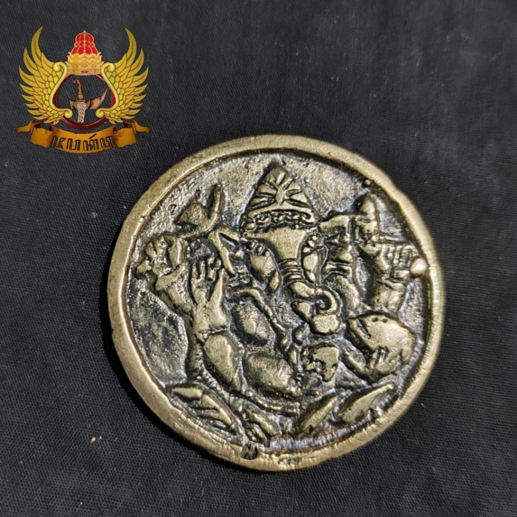 Koin Majapahit Logo Ganesha Dan Surya Majapahit Warna Kuning Emas