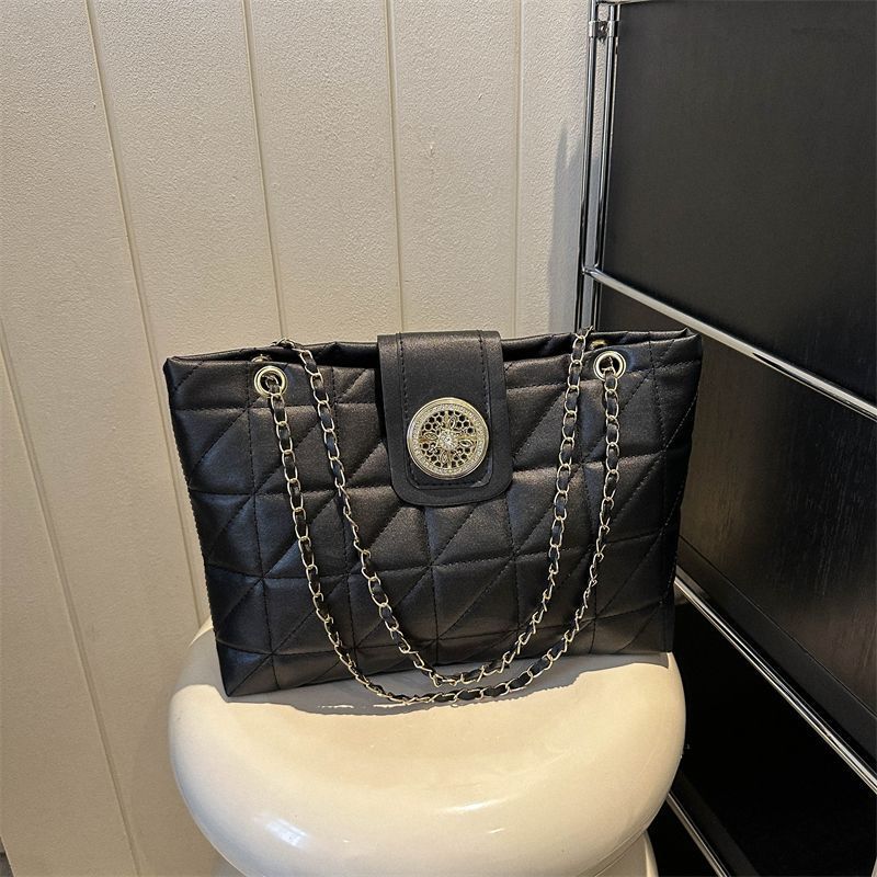 Women's large-capacity shoulder bag