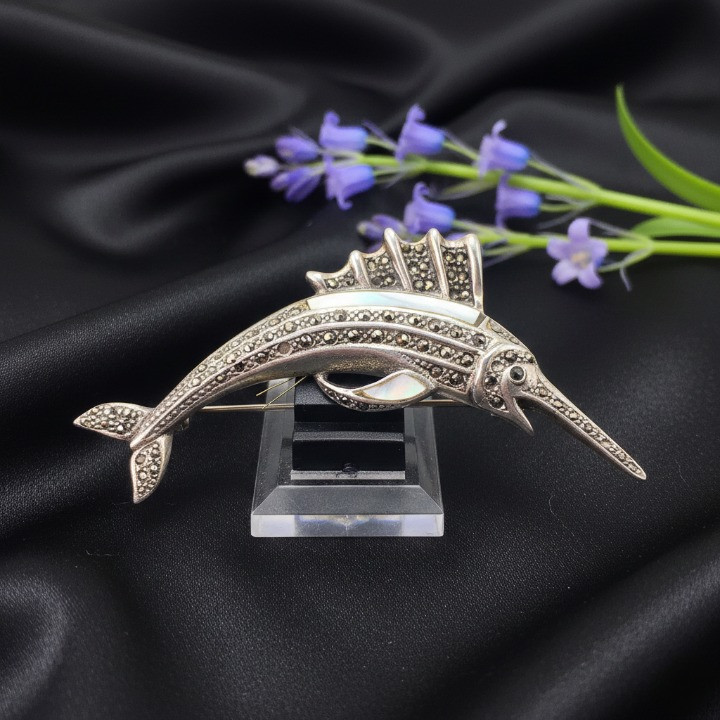 Monggo Silver - Bros Perak Model Ikan Pedang Mata Baris s925