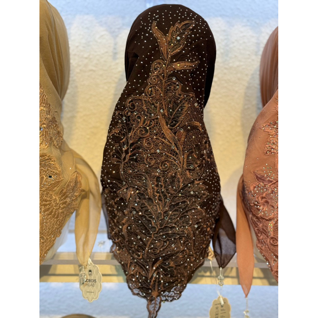 SETRAMALL    Jilbab Bordir Kerancang Payet by Boegis Hijab Premium Kerudung Bahan Bugis Bella Paris 