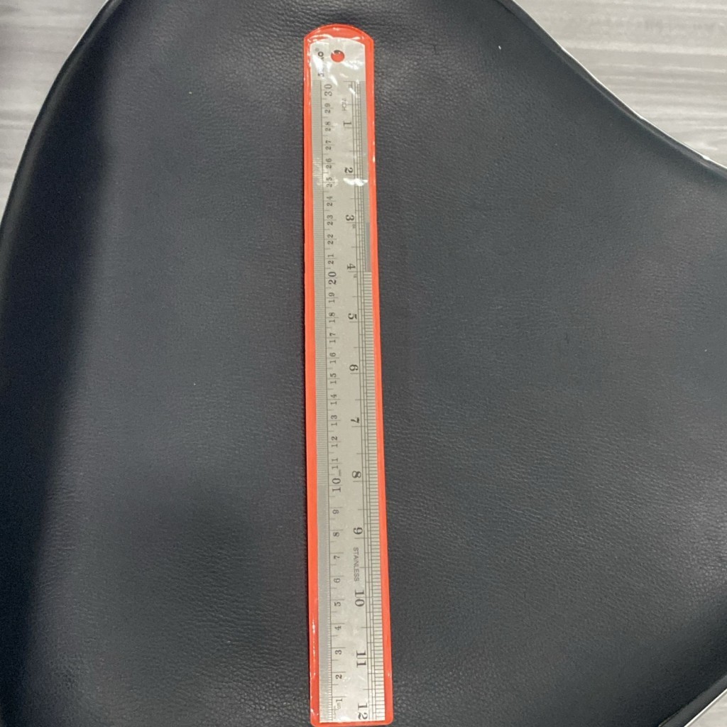 Penggaris (Mistar Besi 30cm)