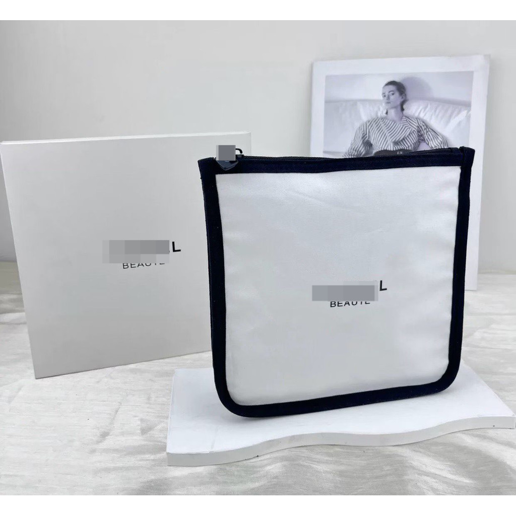 Pouch White Canvas Elegan Minimalis Makeup Bag