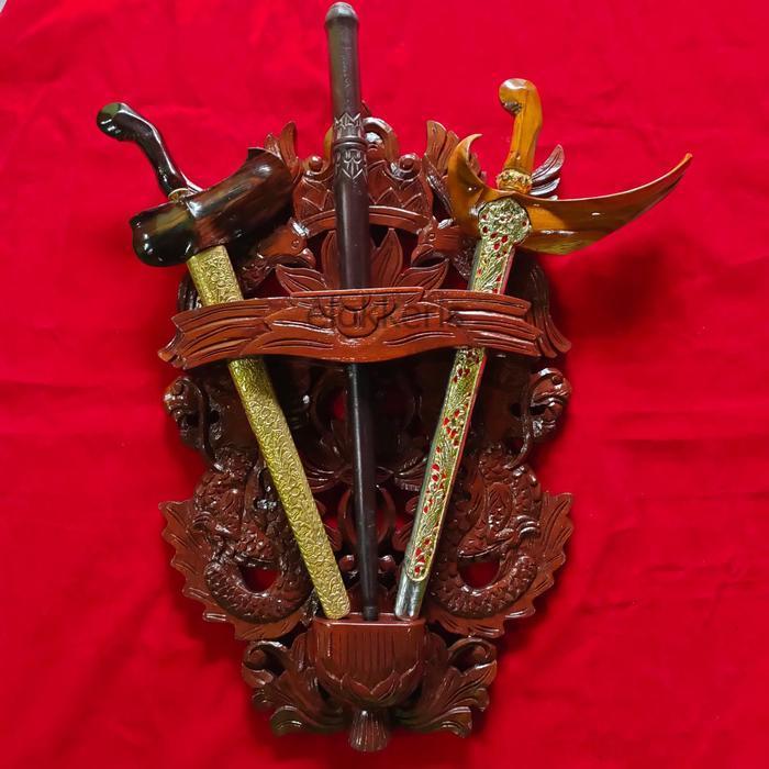 Blawong Isi 2 Keris 1 Tombak Ukiran Naga Liong Dan Elang Kayu Jati EK546
