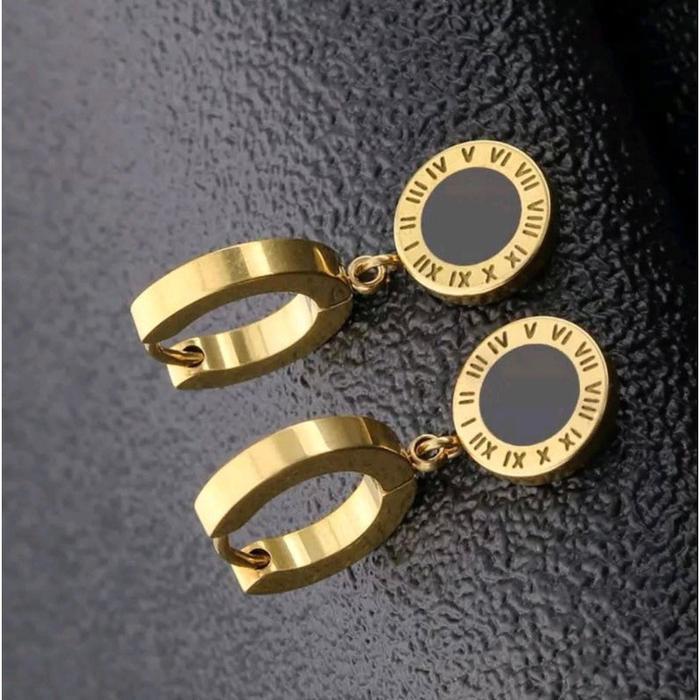Anting Titanium Perempuan Motif Bulat Hitam Angka Romawi