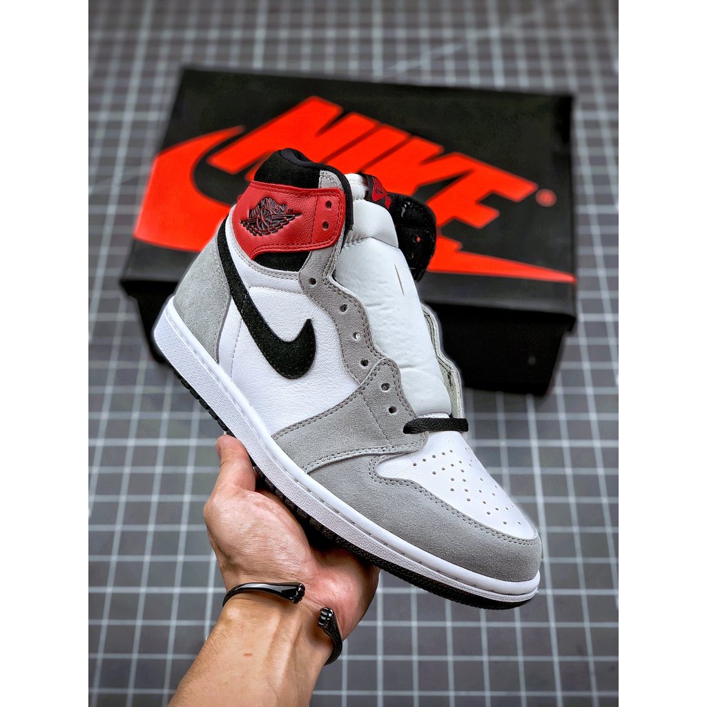 Jordan Air Jordan 1 High Light Smoke Grey Sepatu Basket Putih Abu-abu Merah Pria Wanita