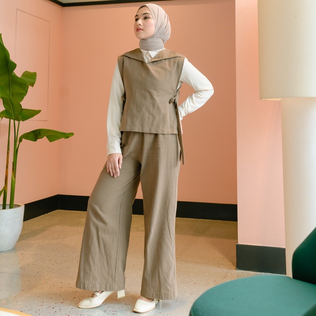 Lozy Hijab - Kumi Set (One Set Linen Vest Rompi Cewe)