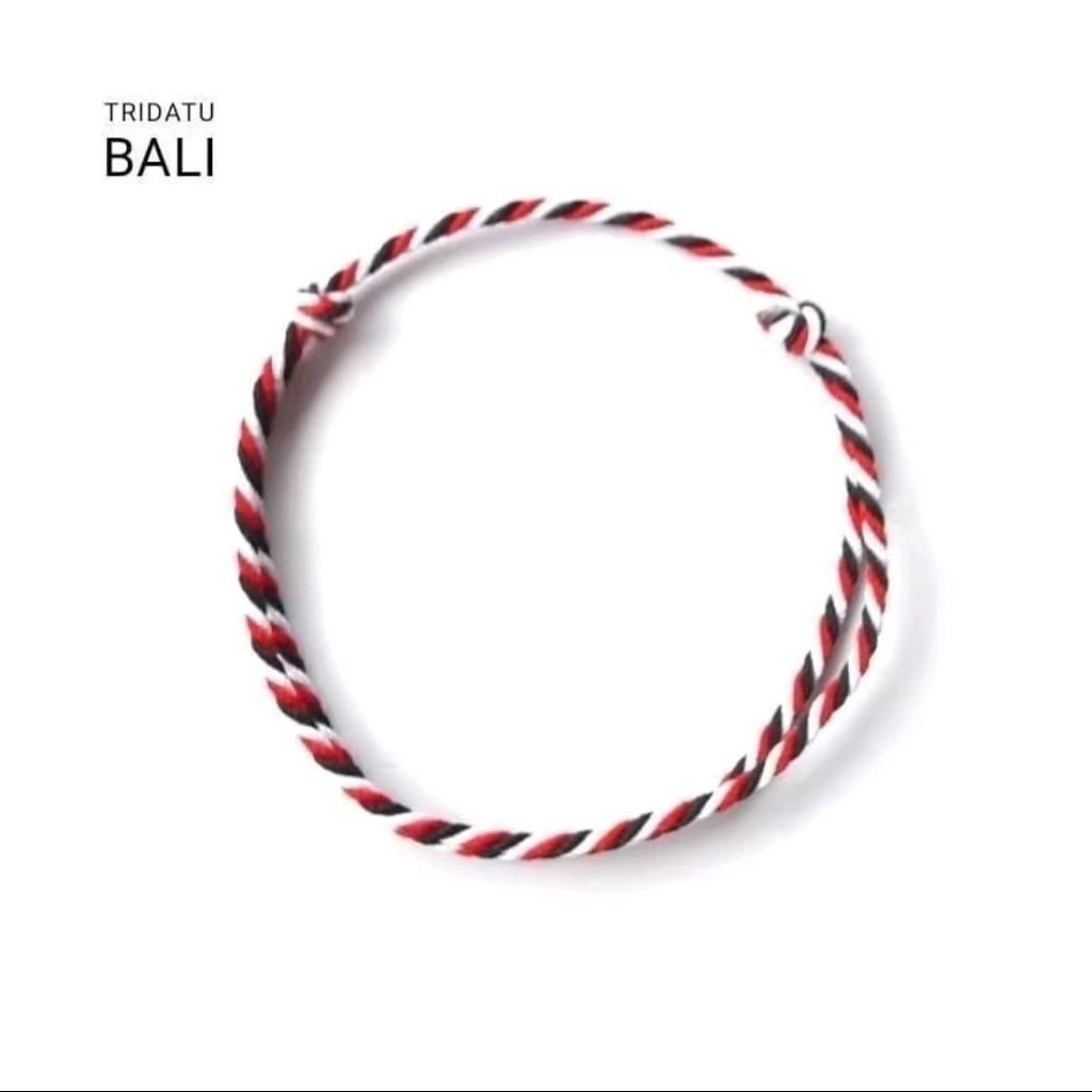 Gelang Tridatu Benang Merah Putih Hitam – Gelang Pelindung Khas Bali