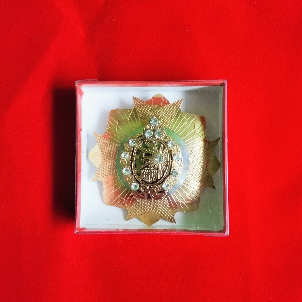 Pin Bros model kraton Surakarta susun