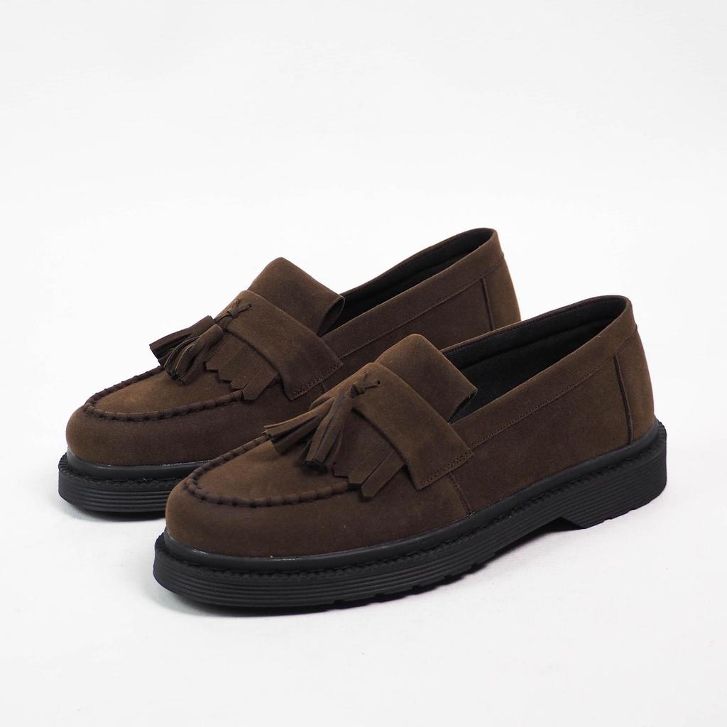 ALETTA SUEDE COFFEE Sepatu Pria Loafers Elegan & Fungsional Slip On Hitam Karet TPR Anti-Slip Comfor