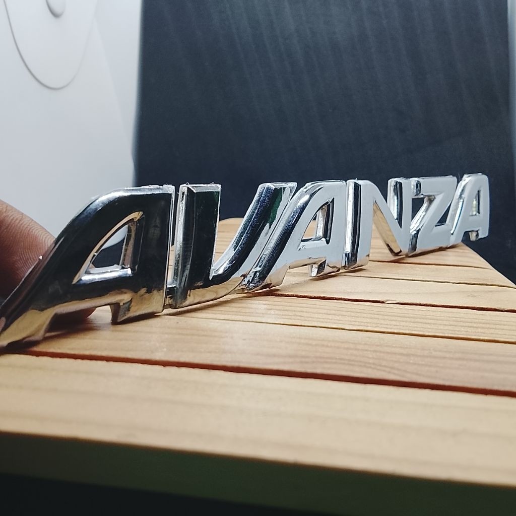 Emblem Logo Tulisan Mobil Avanza Original