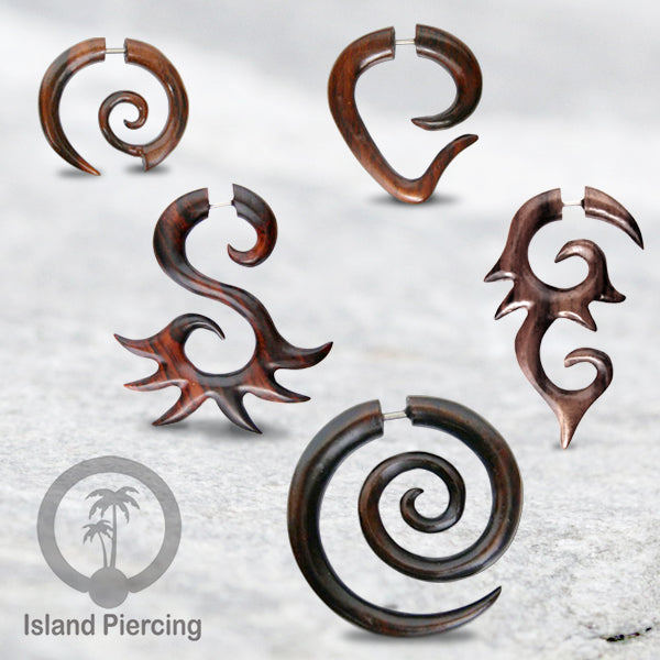 Anting Tindik Kayu ukiran tangan pakai sistem push cocok telinga. Fake wooden piercing jewelry