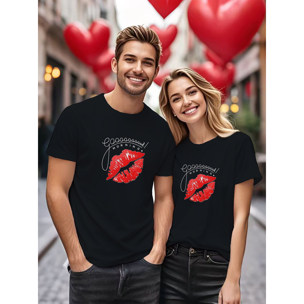 1 PCS 1pc Kaos Unisex Nine - Hijau Tua dengan Cetakan Bibir Merah - Kaos Crewneck Kain Lembut dan Be