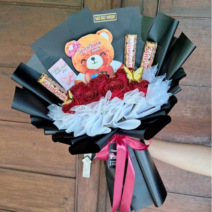 SilverQueen Buket Coklat Valentine Glitter Beruang Bear Hadiah Sempurna untuk Hari Wisuda atau Valen