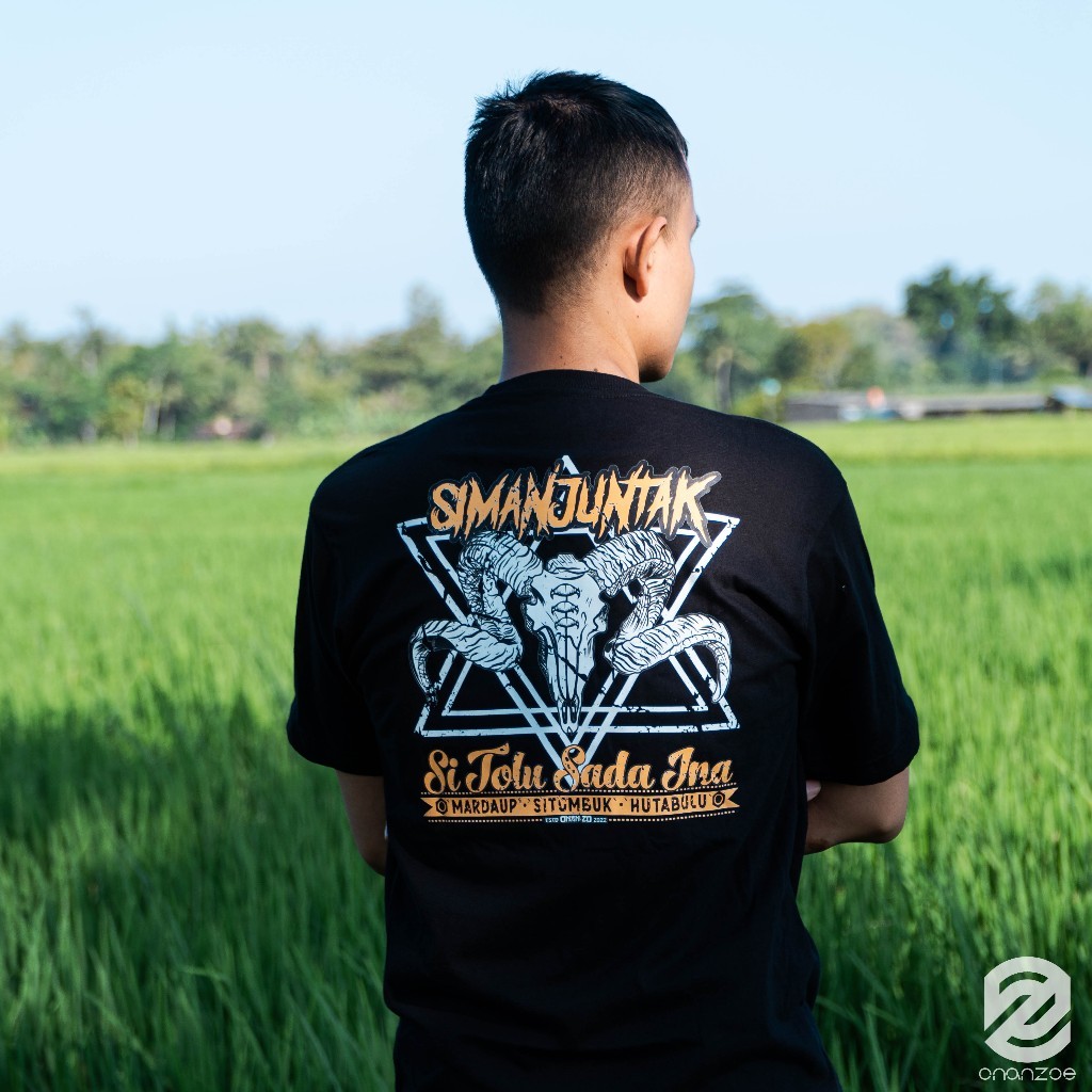HOT SIMANJUNTAK – Kaos Simanjuntak T-shirt Batak Keren dengan Desain Eksklusif ONANZOE