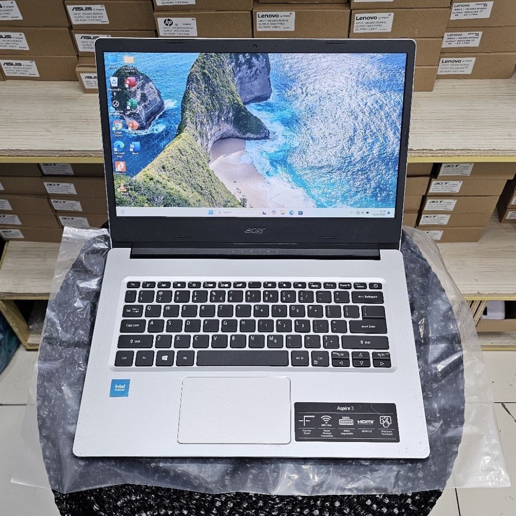 Laptop Acer Aspire 3 Intel Celeron N5100 RAM 4GB SSD 256GB Warna Silver Windows 11 Second Pemakaian 