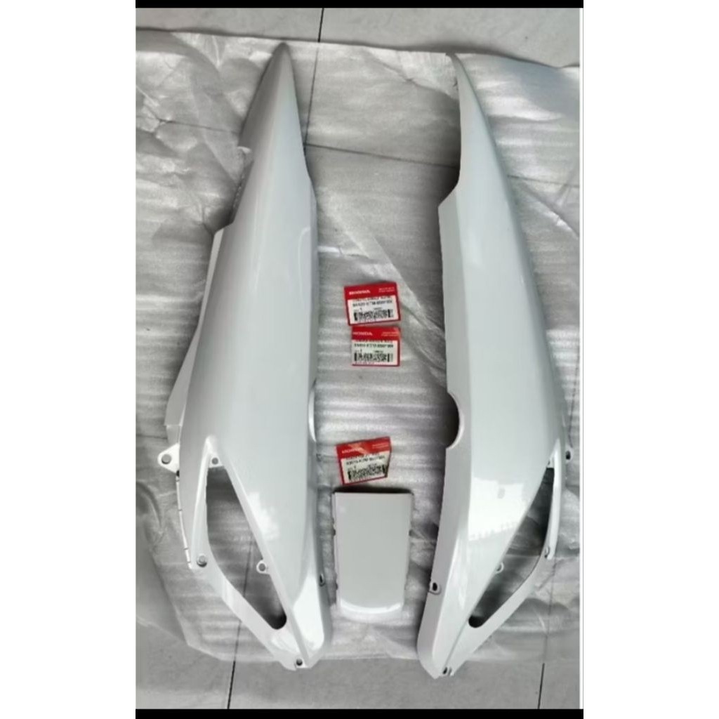 tutup cover belakang bodi kanan kiri sambungan bodi cover tail Honda Supra x 125 old lama  original 