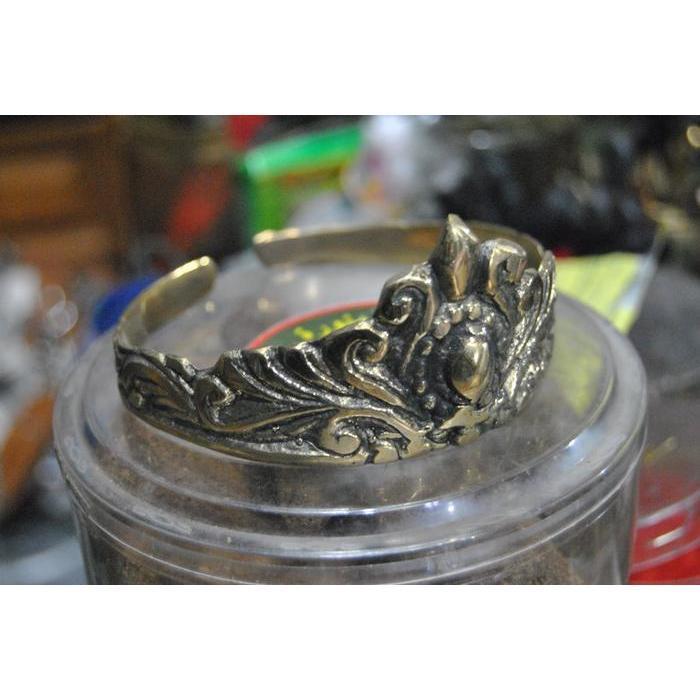gelang lengan majapahit bahan kuningan ukiran antik kode 720ap0910 mhr