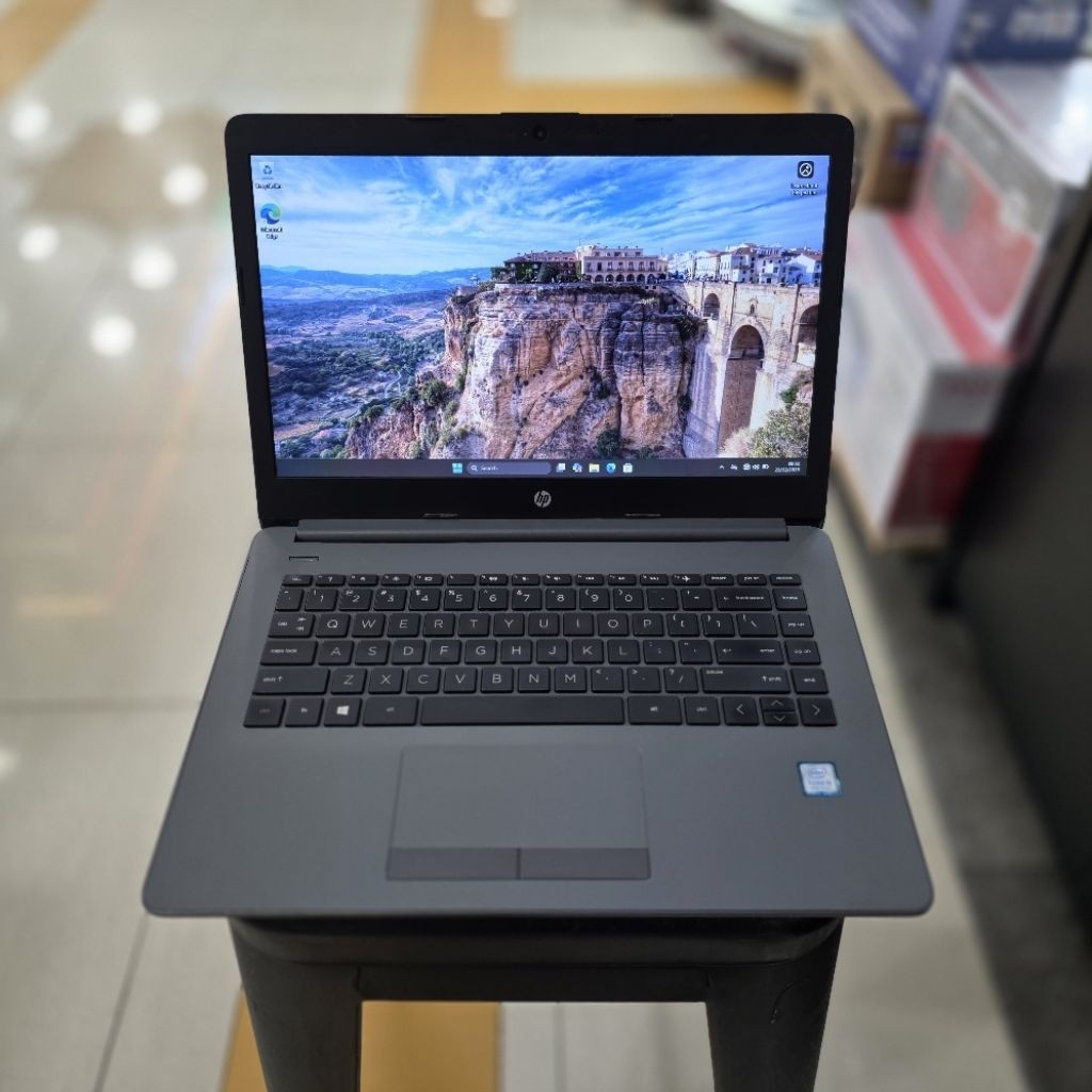 HP 240 G8 I5 8250U RAM 8GB SSD 256GB siap pakai