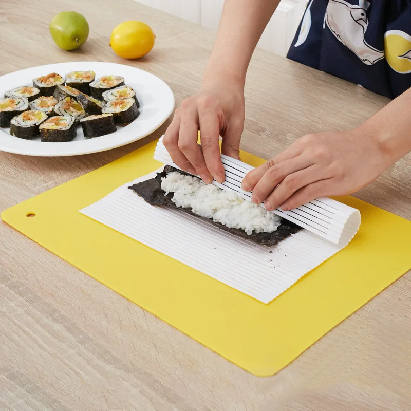 Alat Bantu Penggulung Sushi Roll Maker Plastik PE 22x20.5x0.1cm - Penggulung Sushi Praktis Alat Dapu