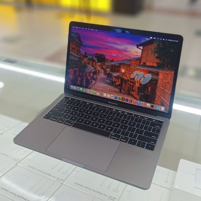 TergacorMacbook Pro 2019 13" Quad Core i7 16/512GB Touchbar RetinaTerbaik