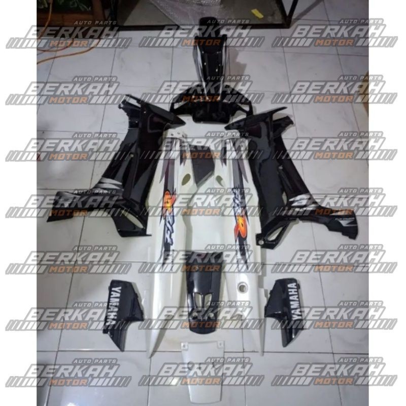 cover bodi Fizr Full set Halus Bodi Fizr Fiz R milenium hitam putih