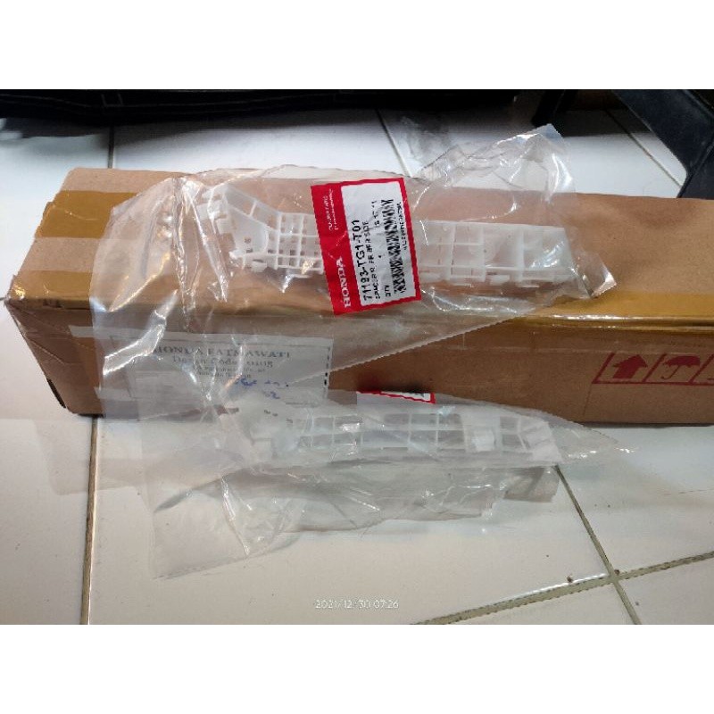 Promo Murah Breket bumper / bracket bumper /bracket Bemper depan Honda Brio RS SATYA  2012-2024 Mobi