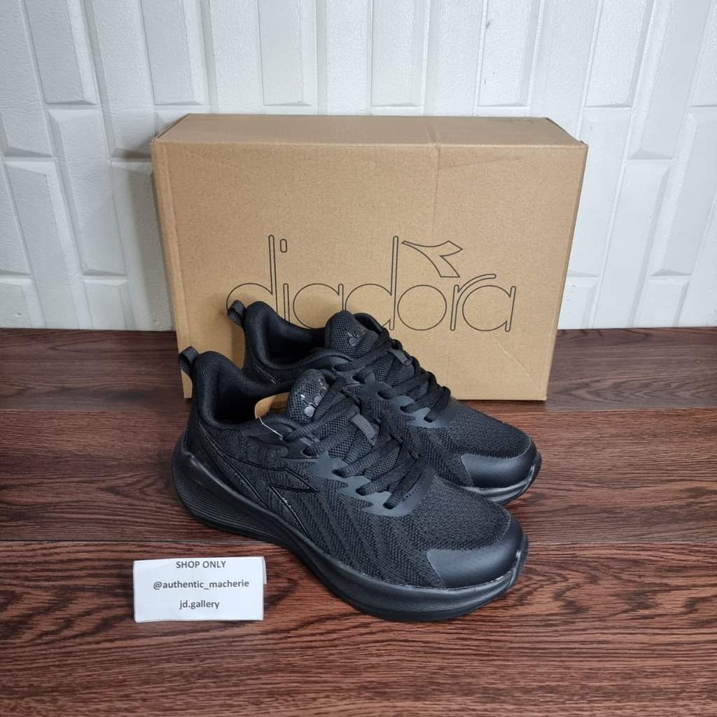ORIGINAL SALE 70% SEPATU DIADORA RUNNING KALVIRA/MANICE/NEREA MONO BLACK MEN