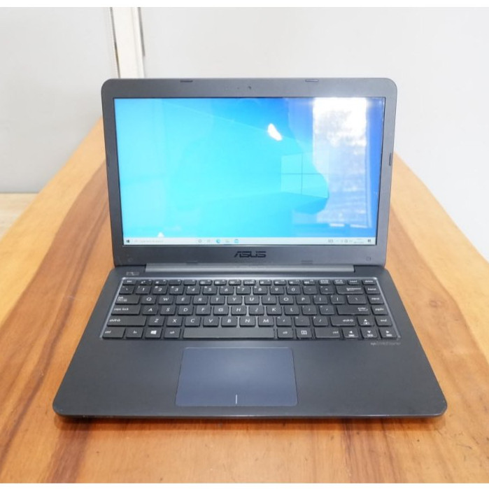 Laptop ASUS E402YA AMD E2 (4GB / 512GB SSD / 14'INCH / WINDOWS 10)