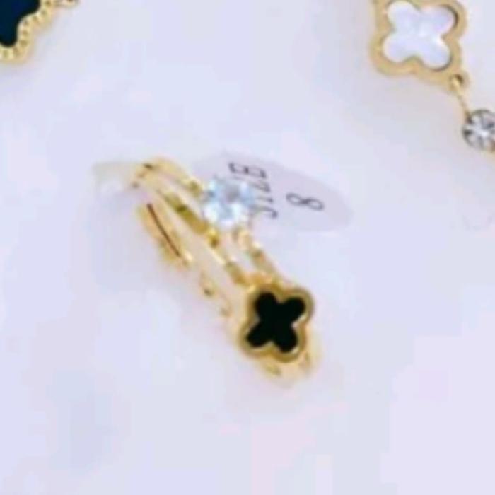 Satu set gelang kalung anting perhiasan wanita titanium model bunga clover