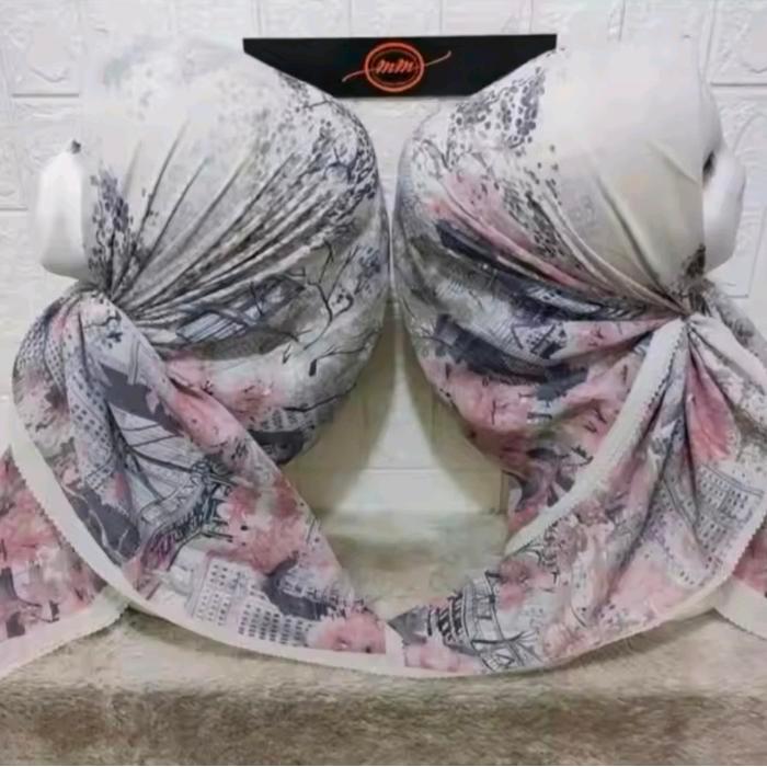 HIJAB SEGI EMPAT VOAL MOTIF BUNGA NEW YORK PUTIH - -, -