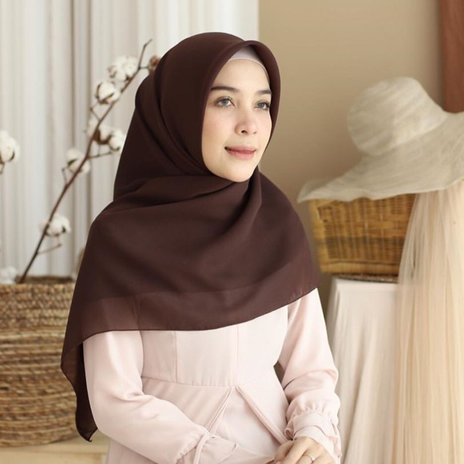 kerudung jiilbab / hijab segi empat bahan bella square polos jahit tepi neci murah premium warna cok