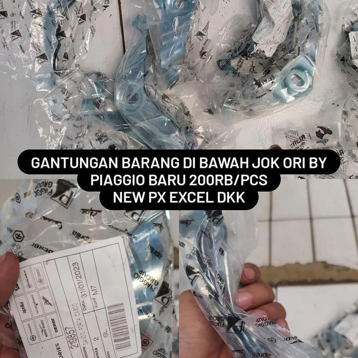 satu biji gantungan barang bawah jok vespa New PX Excel ORI Piaggio