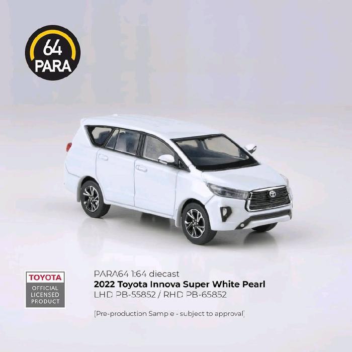 DIECAST PARA64 Toyota Innova 2022 RHD Black / Pearl White 1/64