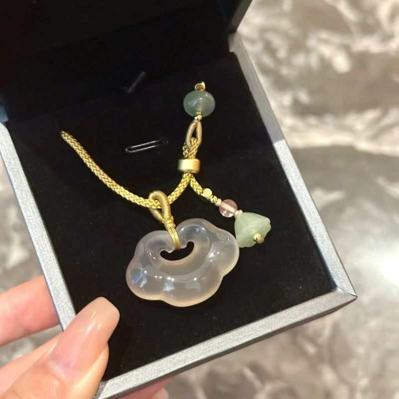 Ruyi White Ice Pendant, High Ice Auspicious Cloud Pendant, collarbone necklace