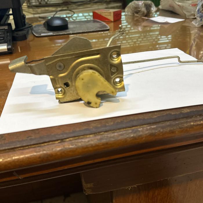 door Lock depan kanan /front right door lock Fiat 132 S GL GLS quality