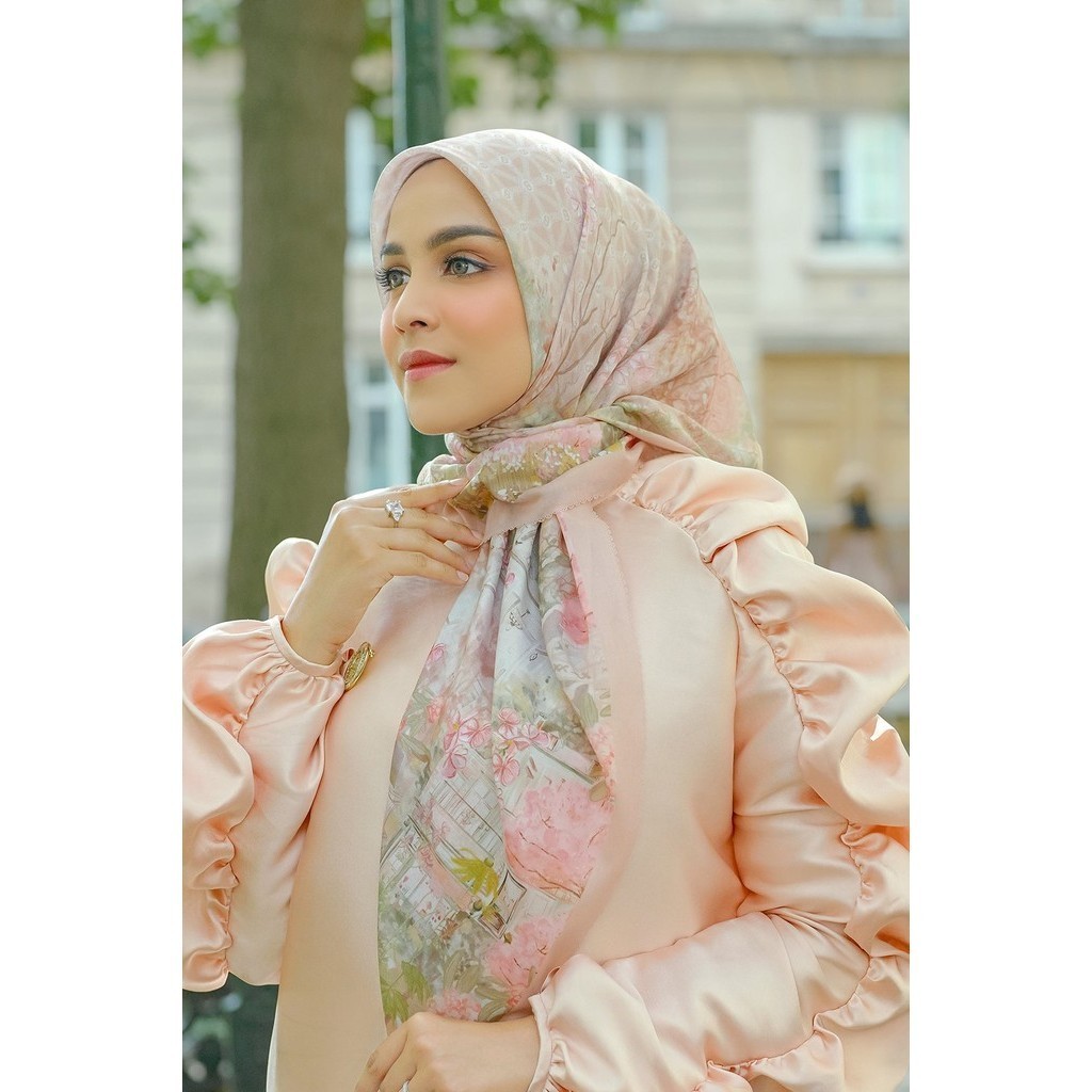 Buttonscarves The Parisian Voile Square XL - Douce