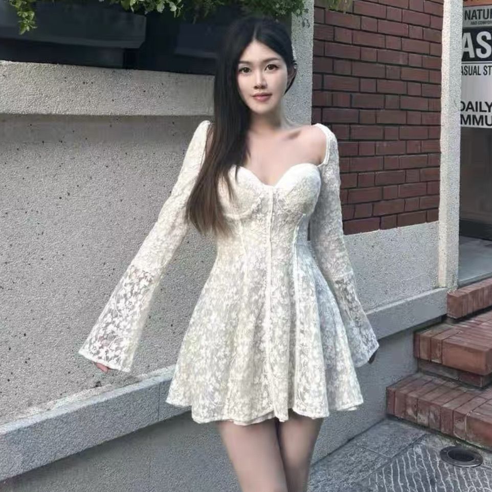 Aroana Dress Mode kerah persegi Gaun temperamen Prancis renda rok seksi