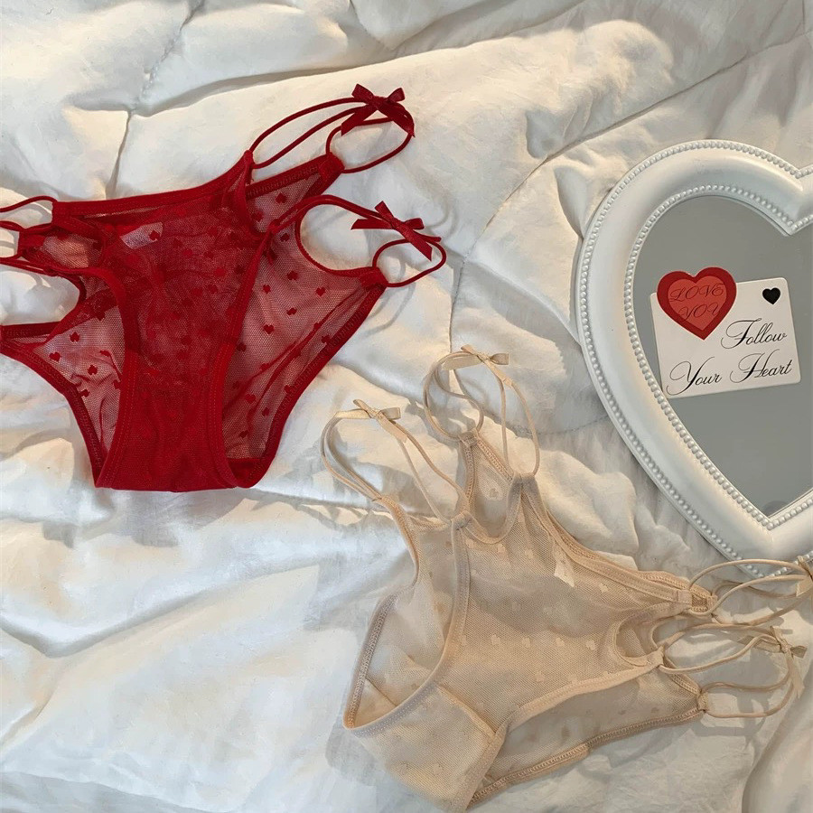 Awan Lembut Celana dalam renda Prancis, tipis dan nyaman dipakai.