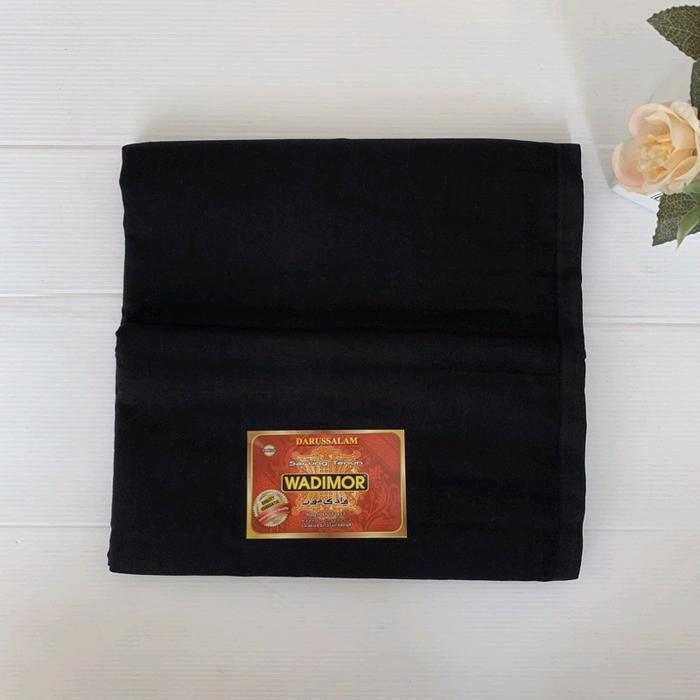 Sarung Tenun Wadimor Hitam Polos Dewasa, Sarung Wadimor Hitam Polos  Pria Muslim Nyaman - Hitam Polo