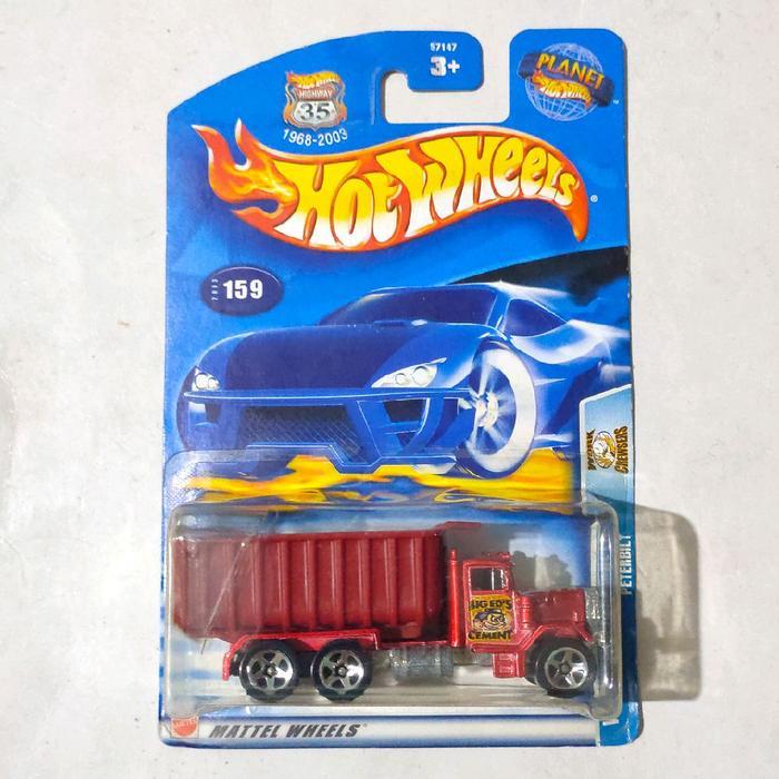 Mainan Hot Wheels Peterbilt Dump Truck merah 2000 Work Crewsers base besi