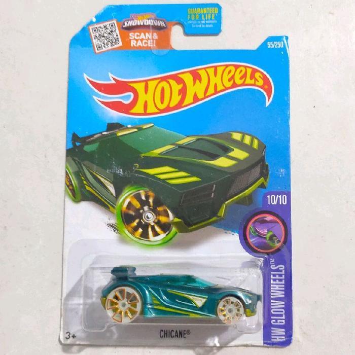 Mainan Hot Wheels Chicane hijau 2016 HW Glow Wheels