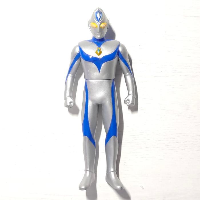 RHS ULTRAMAN DYNA MIRACLE TYPE ULTRA HERO  VINYL 17 CM BANDAI