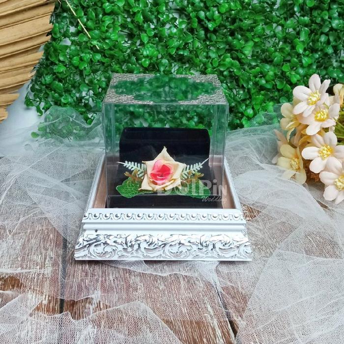 Kotak Frame Tempat Cincin untuk Acara Lamaran dan Pernikahan dengan Hiasan Bunga Aesteteic  Tutup Mi